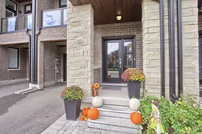 Att/Row/Townhouse in Vaughan