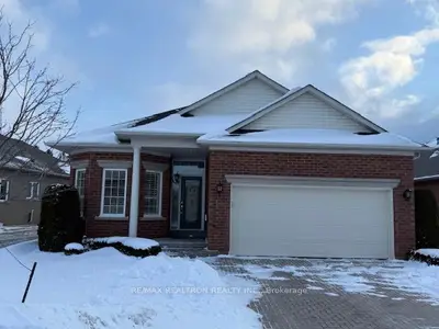19 Andys Alley, Whitchurch-Stouffville, ON L4A 1N7