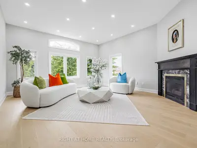 43 farmstead Road, Richmond Hill, ON L4S 1W3