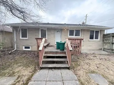 39 Parkside Drive, Newmarket, ON L3Y 4R7
