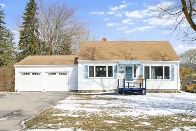 593 Watson Avenue, Newmarket, On L3y 2v2