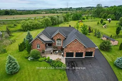 9 Apple Valley Lane, Adjala-Tosorontio, ON L0M 1J0