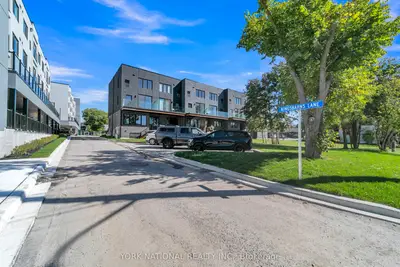 59 Charles Street 8, Newmarket, ON L3Y 3V7