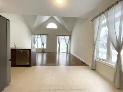 1 Palmira Drive, Georgina, ON L0E 1R0