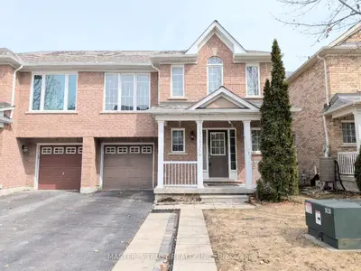 66 Gail Parks Crescent, Newmarket, On L3x 3b9