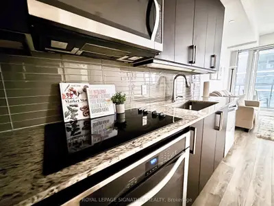9600 Yonge Street 710, Richmond Hill, On L4c 0x3