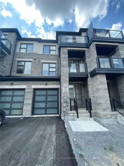 334 Laplante Street, Newmarket, On L3x 0m5