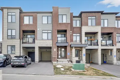 39 Delano Way S, Newmarket, On L3x 0l4