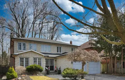 61 Somerset Crescent, Richmond Hill, ON L4C 8N8