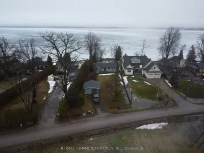 579 Duclos Point Road, Georgina, On L0e 1n0