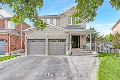 915 Oaktree Crescent, Newmarket, ON L3X 2Z1