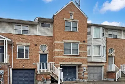 18 Brandy Lane Way, Newmarket, On L3y 8p7