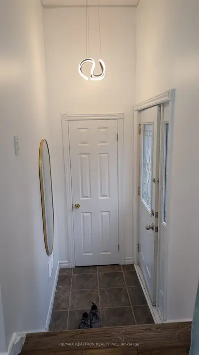 358 Browndale Crescent MainFlr, Richmond Hill, ON L4C 3J3