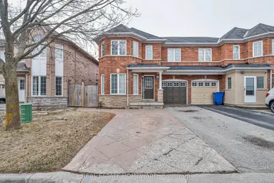 168 Wainscot Avenue Lower, Newmarket, On L3x 2x4
