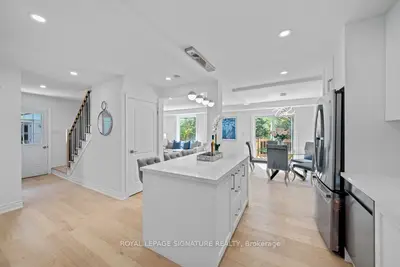 227 Thoms Crescent, Newmarket, On L3y 1c9