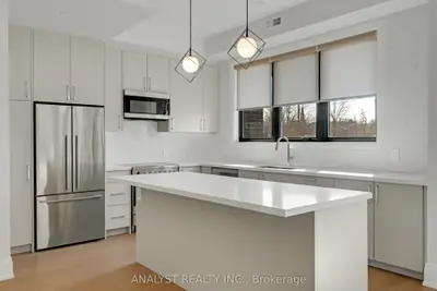59 Charles Street 7, Newmarket, On L3y 3v7