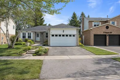 11 Rosebank Boulevard, East Gwillimbury, ON L9N 1C8