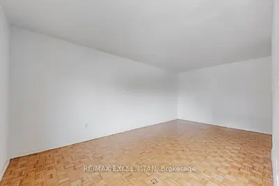 165 Colborne Avenue 402, Richmond Hill, On L4c 2k2