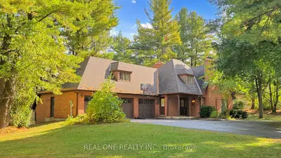 465 Woodland Acres Crescent, Vaughan, On L6a 1g2