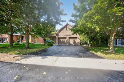 932 Shadrach Drive, Newmarket, On L3x 2h4