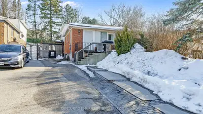 795 Greenfield Crescent, Newmarket, On L3y 3b2