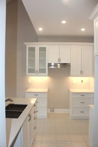 18 Schortinghuis Street, Georgina, On L0e 1r0