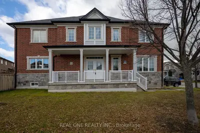 1136 Cenotaph Boulevard, Newmarket, On L3x 0a7