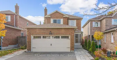23 Sunbird Boulevard, Georgina, On L4p 3r9