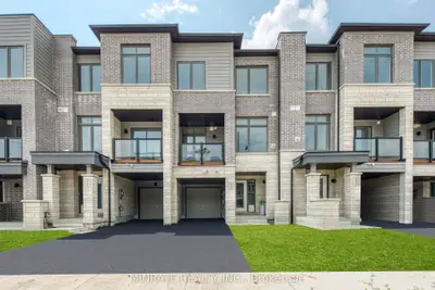 340 Capella Street, Newmarket, On L3x 0l7