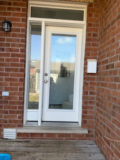 8 Terry Fox Street, Markham, On L6b 0w1