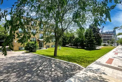 9901 Yonge Street 4, Richmond Hill, On L4c 1v1