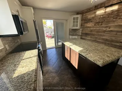 786 Rockaway Road, Georgina, On L0e 1s0