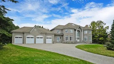 23 Kensington Drive, Richmond Hill, On L4e 3m9