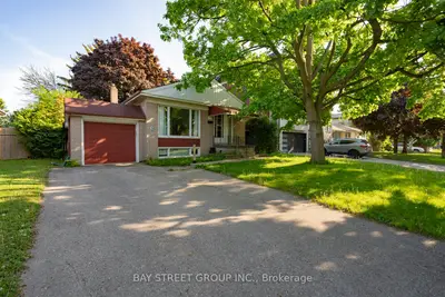394 Centre Street E Main, Richmond Hill, On L4c 1b7