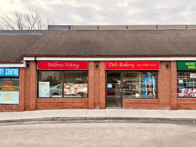 350 Davis Drive 2, Newmarket, ON L3Y 2N7
