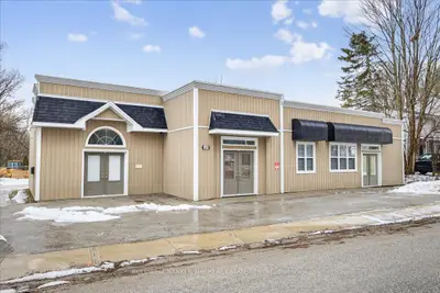 169 Charlotte Street S Unit 2, Newmarket, ON L3Y 3S7