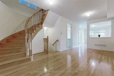 49 Napanee Street, Richmond Hill, On L4e 0x3