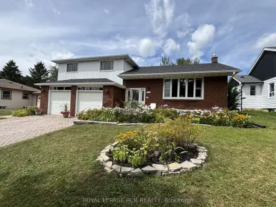1049 Elgin Street, Newmarket, On L3y 3c3