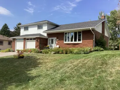 1049 Elgin Street, Newmarket, On L3y 3c3