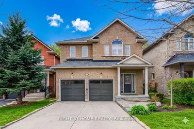 740 Colter Street, Newmarket, On L3x 2v5