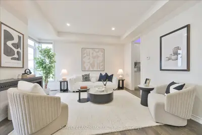 79 Bethpage Crescent, Newmarket, On L3x 0m4