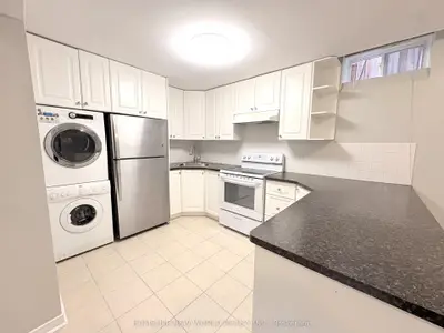 18 Samantha Circle Lower, Richmond Hill, On L4b 2r7