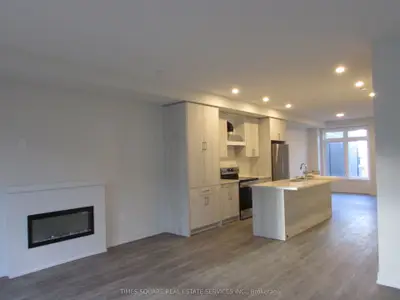 18 Mermot Lane, Richmond Hill, On L4b 0j5