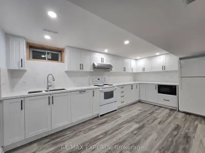 764 Elgin Street, Newmarket, On L3y 3b8