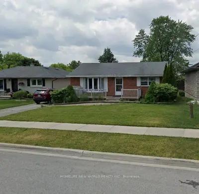 98 Thornton Avenue Main, Bradford West Gwillimbury, ON L3Z 1N4