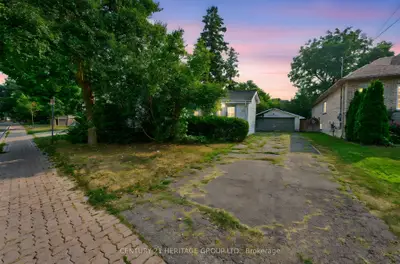 117 Lucas Street, Richmond Hill, On L4c 4p4