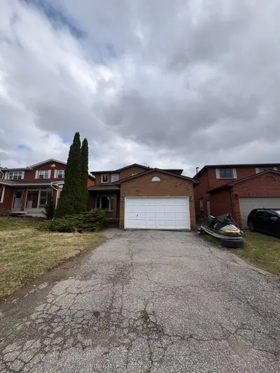 Main 48 Marchwood Crescent, Richmond Hill, On L4c 8m4