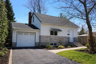 392 Elmwood Avenue, Richmond Hill, On L4c 1m3