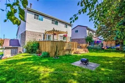 928 Wayne Drive Main, Newmarket, ON L3Y 5T8