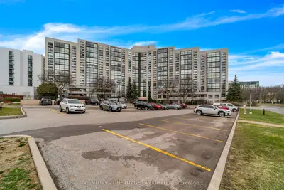 30 Harding Boulevard W 806, Richmond Hill, ON L4C 9M3